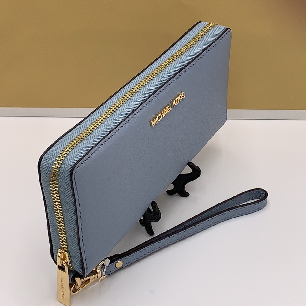 MICHAEL KORS LARGE TRAVEL CONTINENTAL WRISTLET WALLET PALE BLUE COLOR - Picture 4 of 13